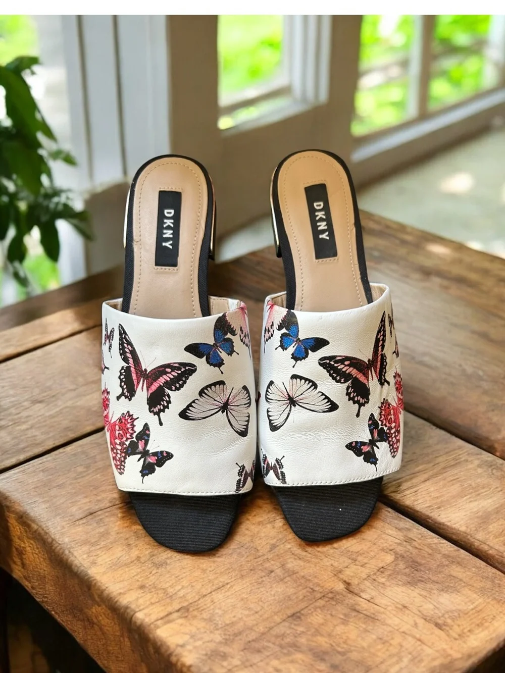 Women’s DKNY Leather Vibrant Multicolor Butterfly Print Slip On Mules Size 7.5